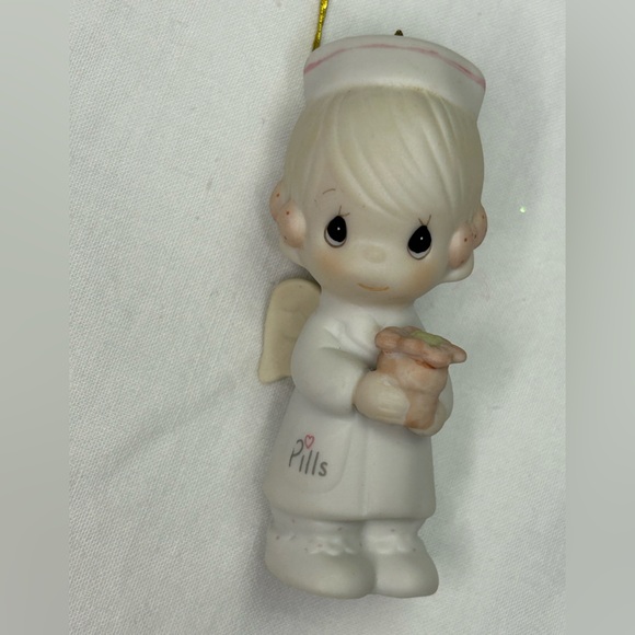 Set of 7 vintage Christmas ornaments Mix, 2 of them shiny bright. - Picture 8 of 11